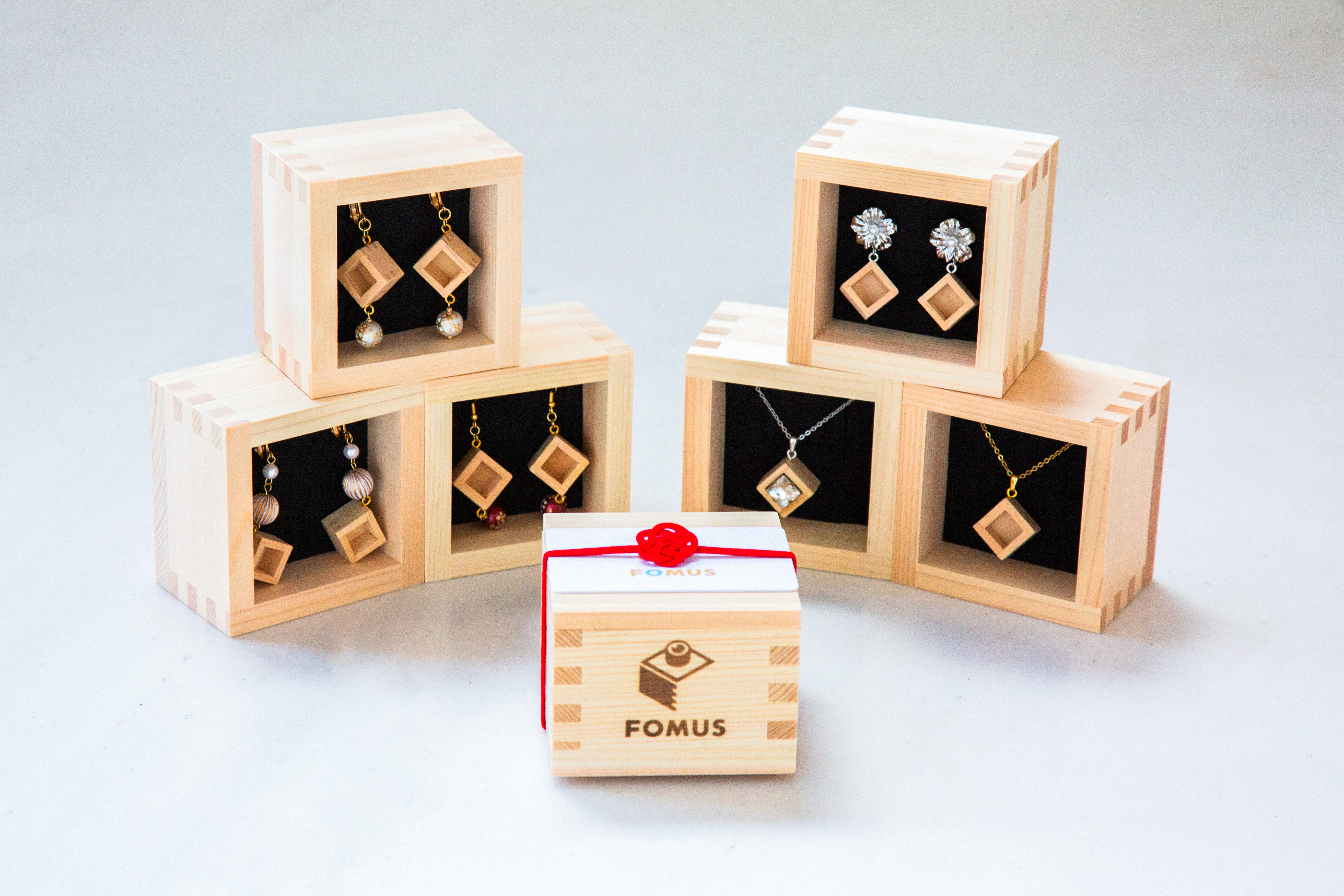 枡の造形から生まれたFOMUS PARUREジュエリー